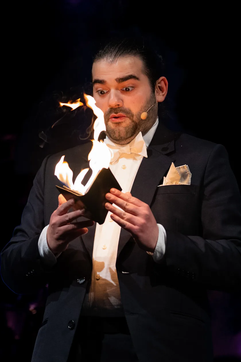 Kasra Schauspieler